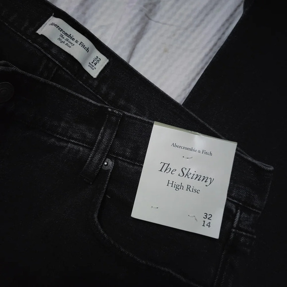 NWT Abercrombie Women's High Rise Skinny Jeans, Black with Vent Hem, sz 32/14R - Picture 5 of 6